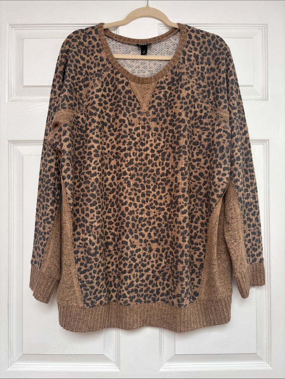 paneled leopard top. 🤎
